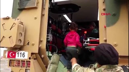 Ankara mehmetçik'ten tel abyad'da açılan tsk mobil kliniğinde muayene hizmeti