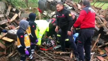 Otomobilin kulübeye çarpma anı kamerada..1 ölü, 1 yaralı