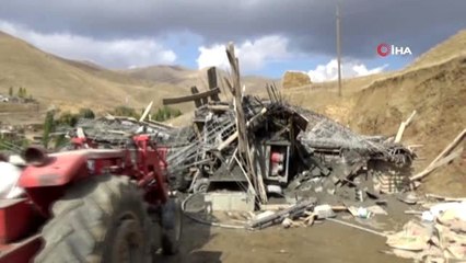 Yüksekova'da inşaat çöktü: 1'i ağı 5 yaralı