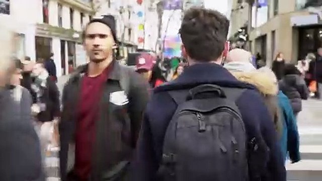 Pour Ni Putes, ni Soumises ce jeune comédien s'est grimé en femme pour vivre le harcèlement que subissent certaines dans la rue