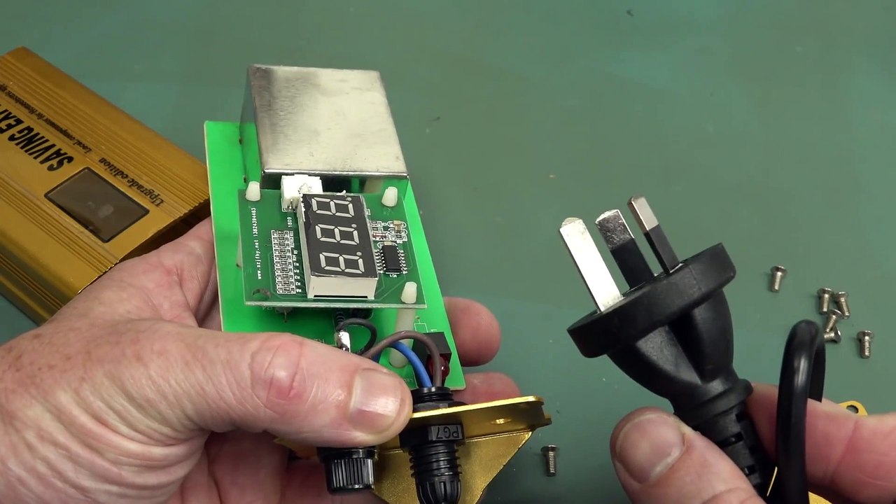 EEVblog #1191 - Digital Energy Savers BUSTED!