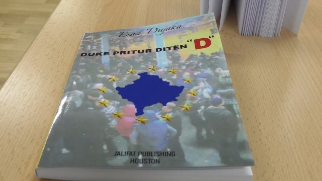 Esat Dujaka promovon librin edhe në Gjakovë-Lajme