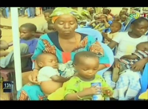 ORTM - Remise de dons aux déplacés par le service de l’action Humanitaire à l’occasion de la 25 édition du mois de la solidarité à Bamako