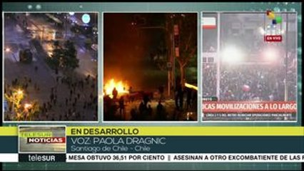 Chilenos se reagrupan en Plaza Italia pese a represión