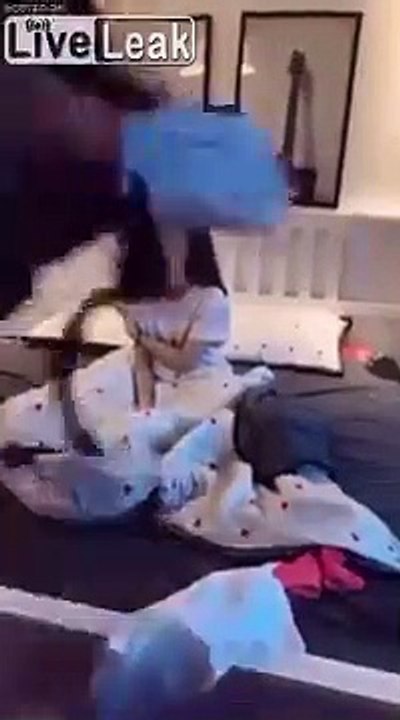 Tu veux des vêtements ? Voila toutes tes affaires !