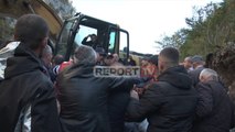 Report TV - Banorët në Zall Gjoçaj përplasen me Policinë dhe ngujohen kundër ndërtimit të HEC-eve