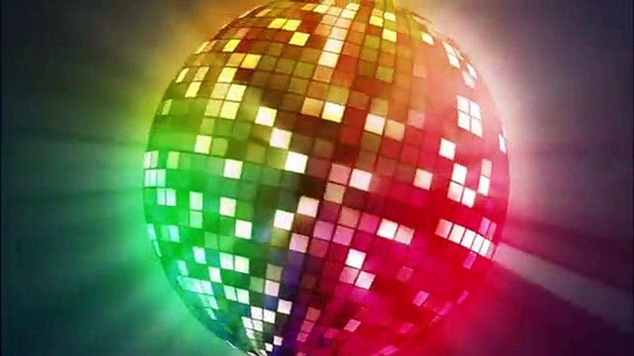 2) Musique. Guitare.  Basse. Ambiance. Heureux.  Smile Quiet Looking Up.