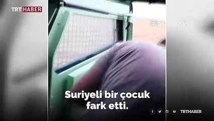 Zırhlı aracı durduran Suriyeli çocuğa Türk polisi şefkati