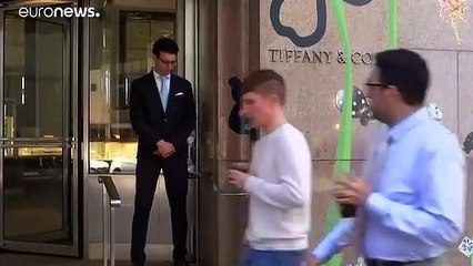 هل تستحوذ المجموعة العالمية العملاقة "إل في إم أش" على مجموعة "تيفاني"؟