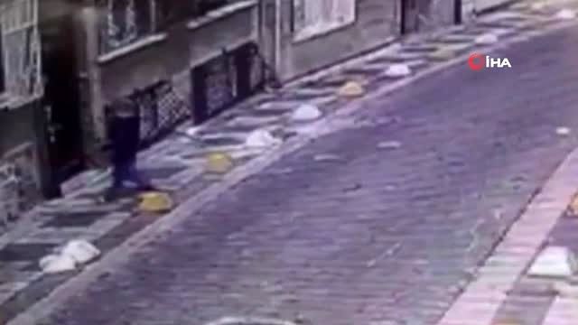 Örümcek adam gibi duvara tırmanan hırsız kamerada