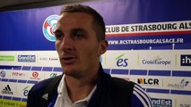 Dimitri Lienard féliciteDimitri Lienard félicite tout le monde après la victoire 1-0 face à Nice tout le monde