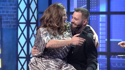 Fansja futet ne skene, ulet ne prehrin e Klajdi Harunit