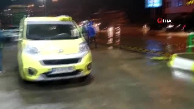 Trabzon'da şiddetli yağış sonrası Karadeniz Sahil Yolu'nda uzun kuyruklar oluştu