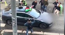 PKK sempatizanları Türk bayraklı otomobile saldırdı