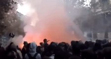 PKK yandaşları, İtalya'da Türkiye Başkonsolosluğu önünde toplanıp çevreyi ateşe verdiler