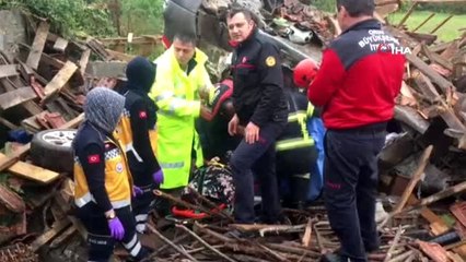 Otomobilin kulübeye çarpma anı kamerada..1 ölü, 1 yaralı