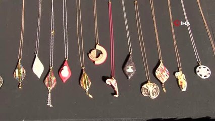 Atık kağıtları dönüştürdüğü sanatıyla dünyada benzeri yok