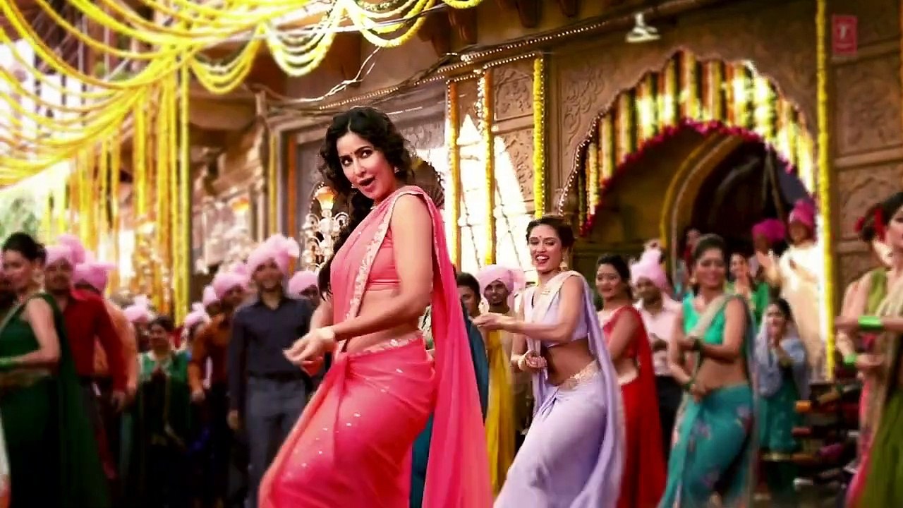 Hot and Beautiful Katrina Kaif in saree