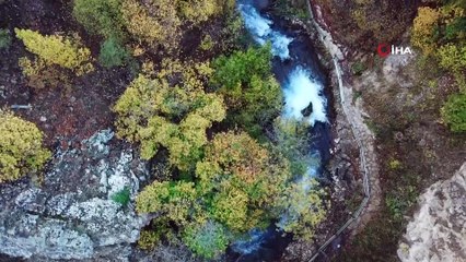 Kırk gözeli Tomara Şelalesi sonbahar mevsiminde ayrı bir güzel