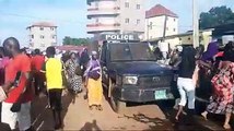 Fait inédit à Conakry: une femme mobilise une foule pour empêcher son mari d'avoir une seconde épouse...