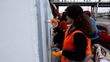 İstanbul-üniversiteliler, ilkokul duvarlarını renklendirdi