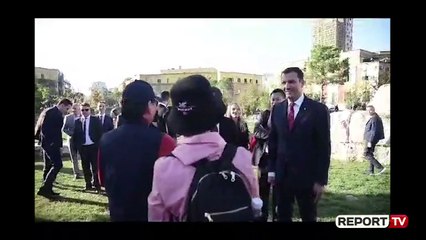 Batutat/ Veliaj u prezanton turisteve kinezë nënkryetarin e Bashkisë së Pekinit