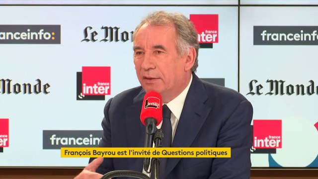 François Bayrou : La laïcité, c'est la règle pour qu'on puisse vivre ensemble. Or assez souvent elle est utilisée non pas pour vivre ensemble, mais pour vivre les uns contre les autres.