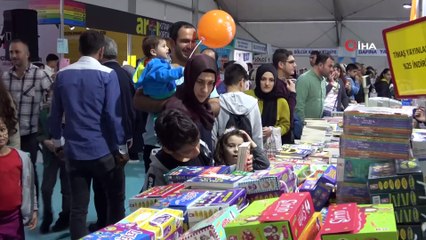 Kitap fuarını 3 günde 30 bin kişi ziyaret etti