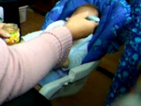 1er repas cuillère 4 mois