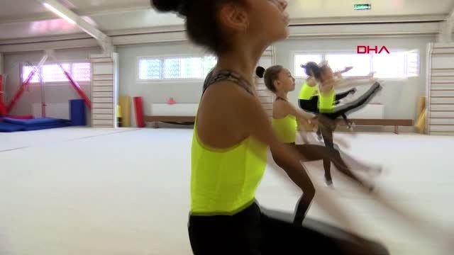 Spor estonya'da altın madalya alan minik cimnastikçiler tarihe geçti