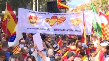 Decenas de miles de personas toman las calles de Barcelona por la unidad de España