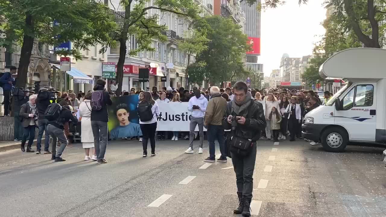 Marche blanche à la mémoire de Mehdi Bouda : plus d’un demi-millier de personnes défilent dans la capitale !