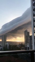 Ce nuage qui arrive de la mer est impressionnant