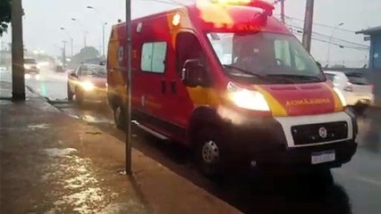 Homem é socorrido pelo Corpo de Bombeiros na Avenida Rocha Pombo