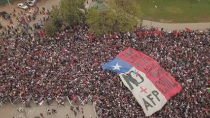 Unas 30.000 personas acuden a "baile de los que sobran" en Chile