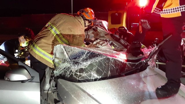 중학생이 운전하다 가드레일 충돌...10대 2명 숨져 / YTN