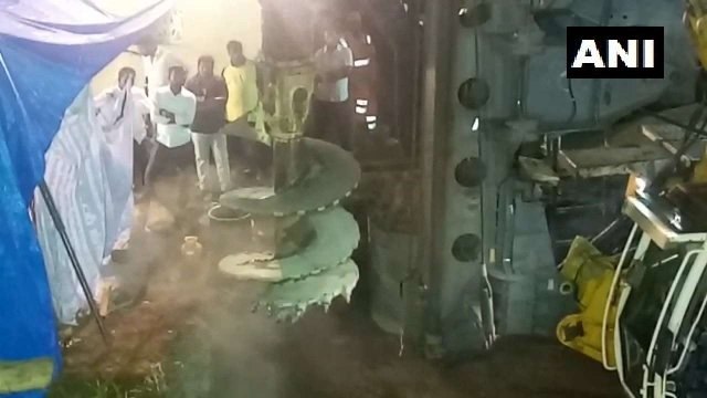 Sujith Trapped in Borewell for over 60hrs Now | Oneindia Malayalam