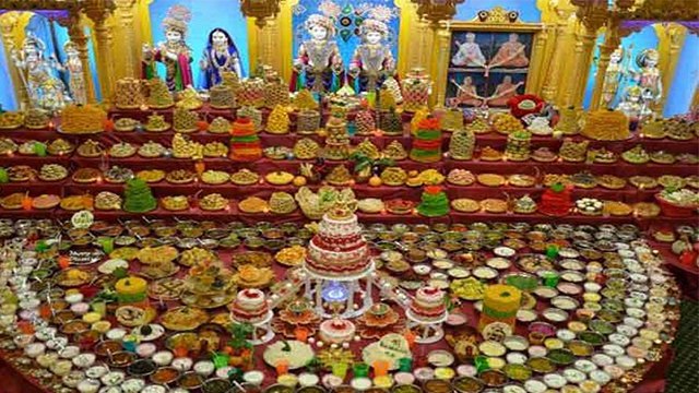 गोवर्धन पूजा में क्यों लगाया जाता है श्रीकृष्णा को 56 भोग | Tradition Of 56 Bhog | Boldsky