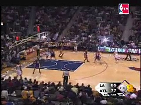 Josh Smith dunks over Lakers's Ronny Turiaf.