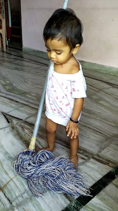 Kid_cleaningfunny