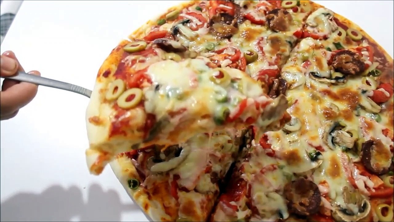 BOL MALZEMELİ NEFİS PİZZA TARİFİ - KARIŞIK PİZZA TARİFİ