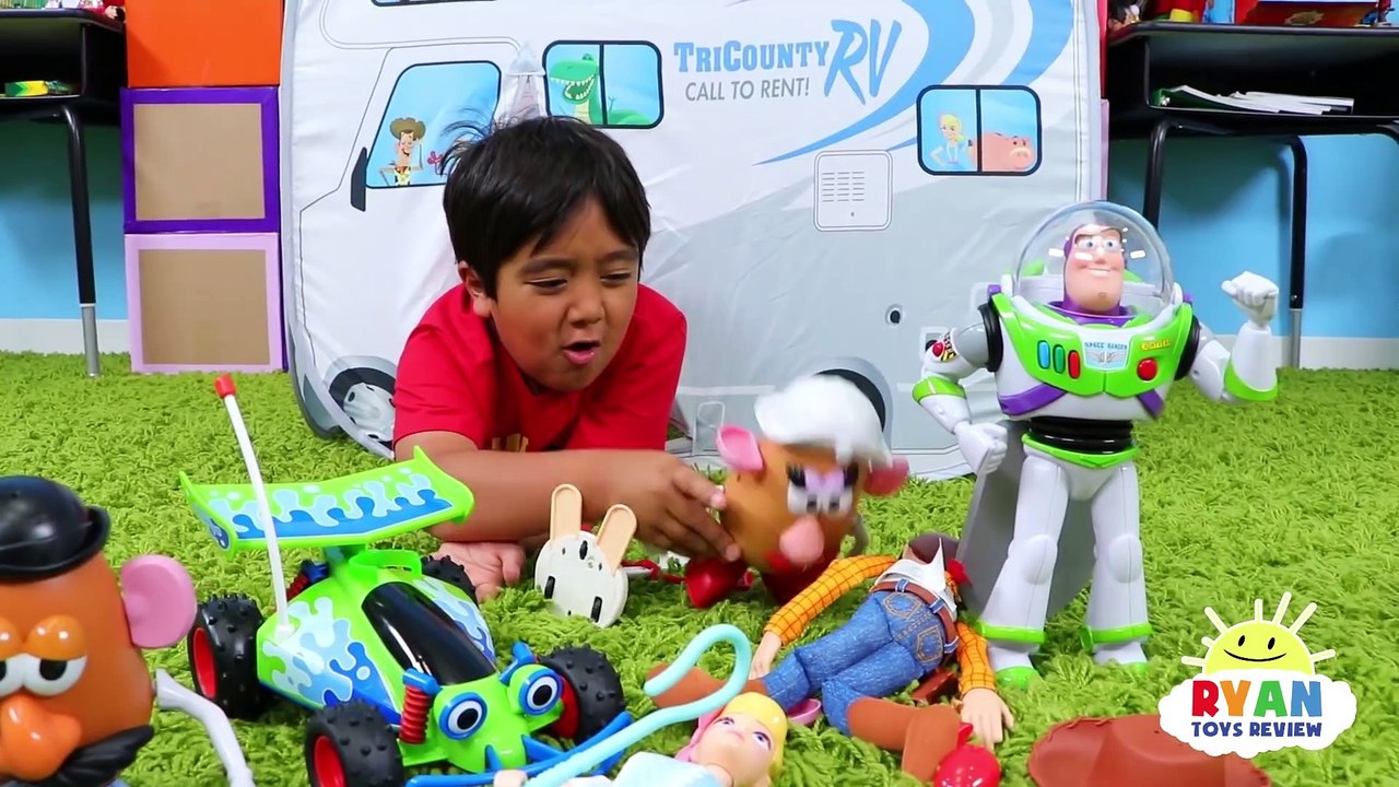 TOY STORY LAND Disney Slinky Dog Rides Roller Coasters with Ryan