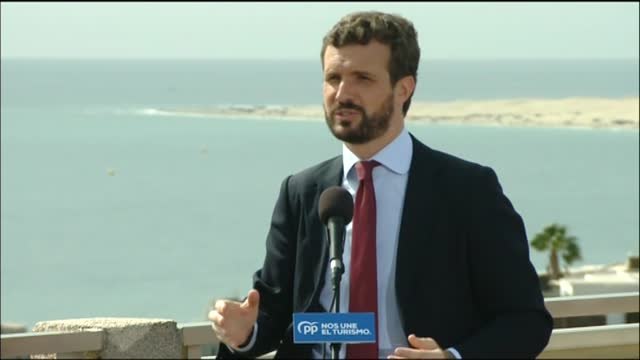 Casado sobre los socialistas: Venden carrozas que el día después de las elecciones se convierten otra vez en calabazas