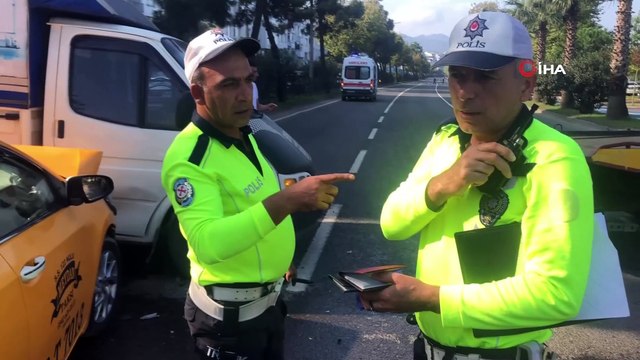 3 aracın karıştığı zincirleme trafik kazası: 4 yaralı