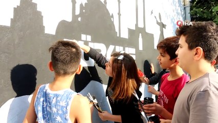 Öğrenciler okudukları okulu boyadı