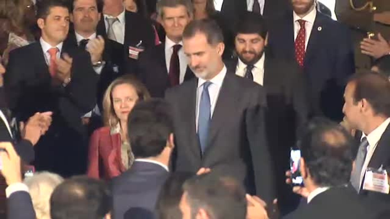 Grandes empresarios dicen ante el rey que es "muy peligrosa" la imagen que está dando Cataluña al mundo