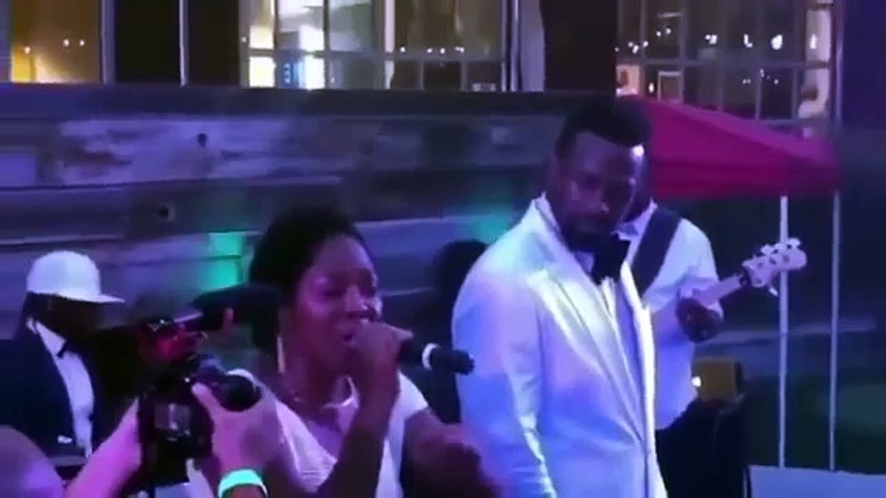 Cette femme a chanté "Look at me now" de Busta Rhymes à sa façon et a complètement transformé les paroles.