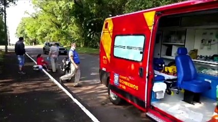 Garupa de moto fica ferida em acidente na Rua Jacarezinho