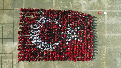 Lise öğrencilerinden ’29 Ekim’ kareografisi