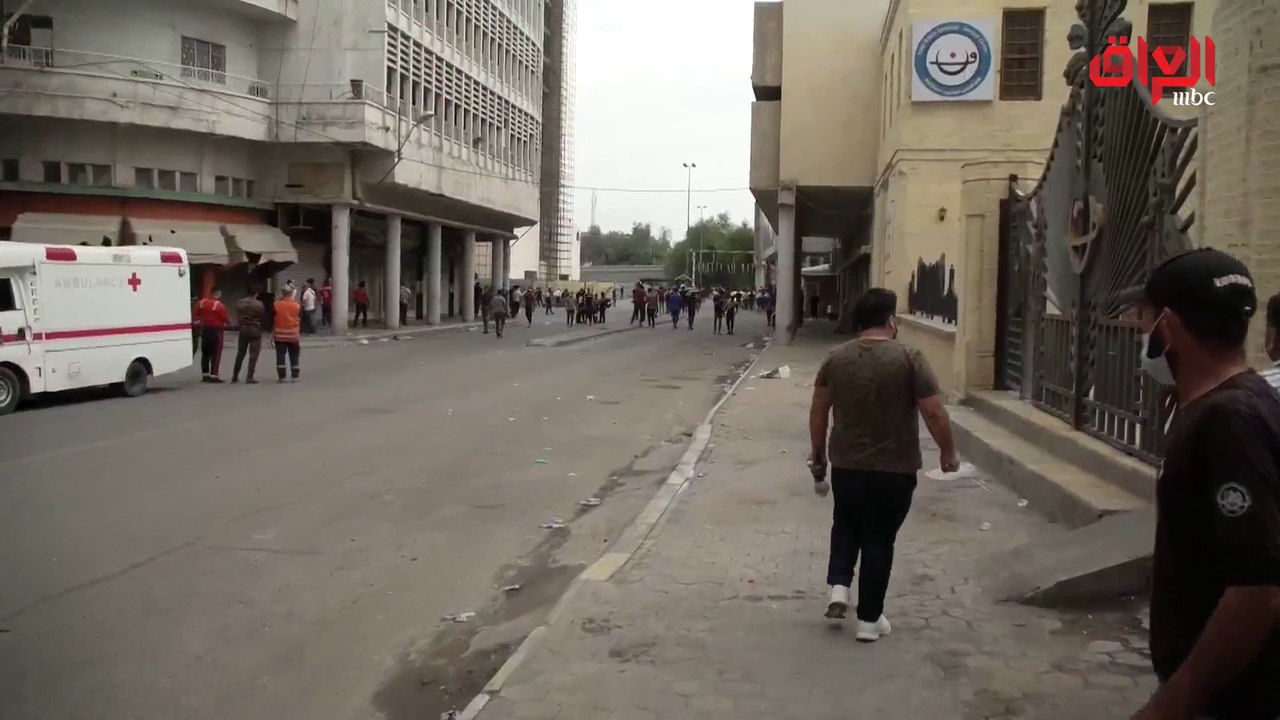 كاميرا "حديث بغداد" ترصد آراء الفنانين والأطباء بين المتظاهرين في شوارع العراق